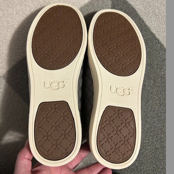 UGG Australia Jemma Slip-On Sneakers FADING ON LEFT SHOE Women's Size 8 - Picture 11 of 12
